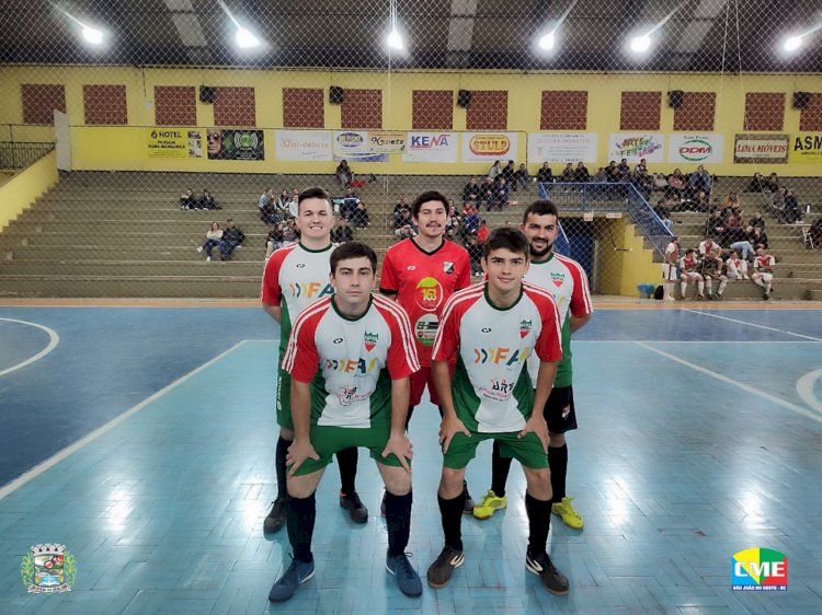 Aconteceu no último sábado, (19), no ginásio Municipal Valmei Ertel as semifinais do Campeonato Municipal de Futsal