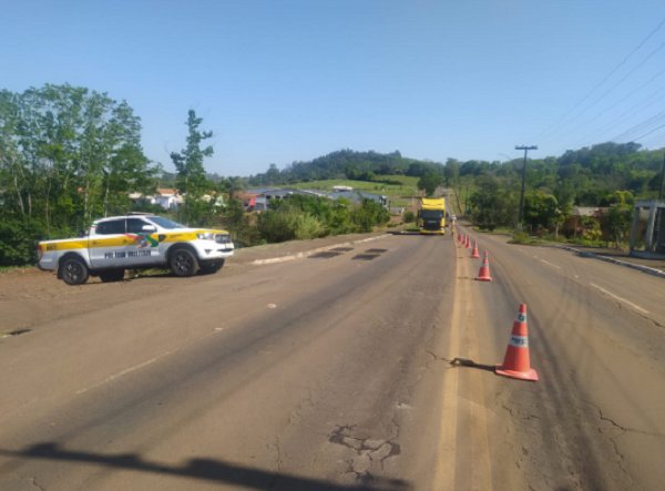 ​Polícia Militar Rodoviária realiza fiscalização de cargas em Riqueza