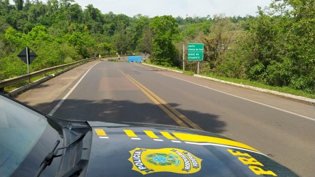 Indigenas realizam manifestação na BR-158 em Iraí