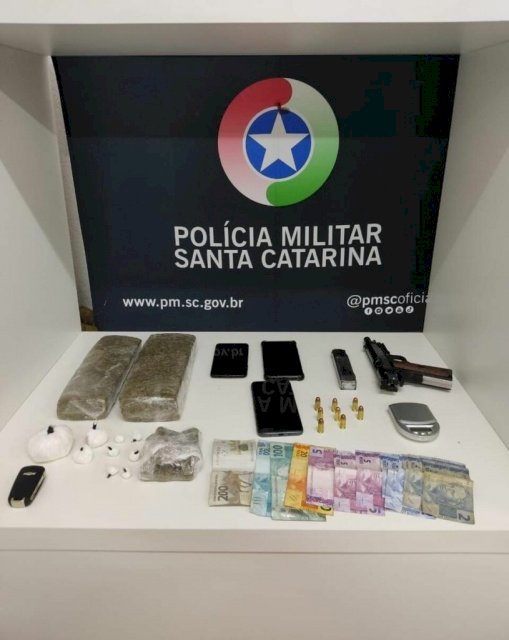 Dois homens são presos por tráfico de drogas e porte ilegal de arma de fogo no Oeste de SC