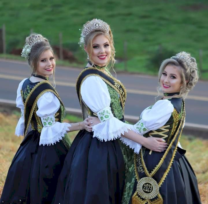 Domingo com muitas atrações na Oktoberfest