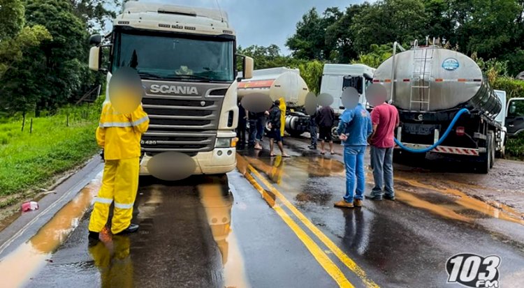 Duplo acidente envolvendo caminhão e carreta deixa um ferido e trânsito bloqueado na BR-163