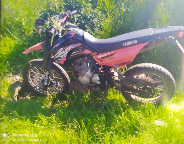 Ocupantes de motocicleta ficam feridos em saída de pista na SC-496, em São João do Oeste