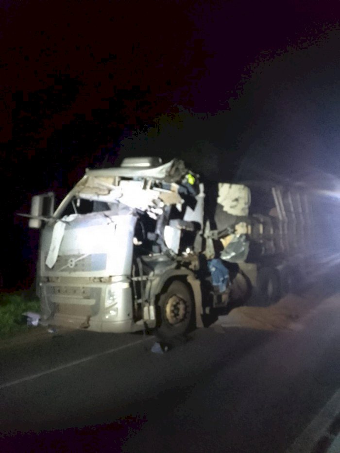 Acidente grave na BR-282 em São Miguel deixa motorista preso às ferragens