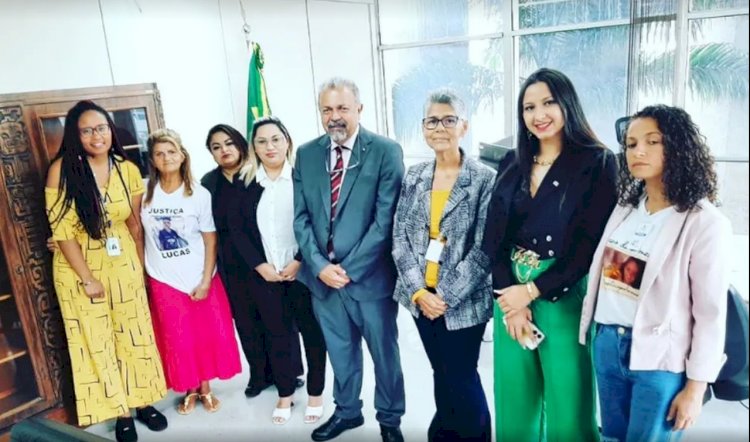 Mulher de chefe de facção visita Ministério da Justiça