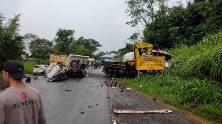 Grave colisão entre caminhões na SC-157 entre Chapecó e Coronel Freitas