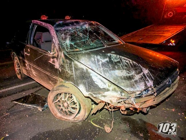 Condutor não habilitado colide carro em rochas e abandona veículo sobre a via em SMOeste