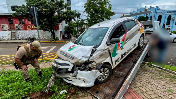 Acidente envolvendo viatura deixa policial militar ferida no centro