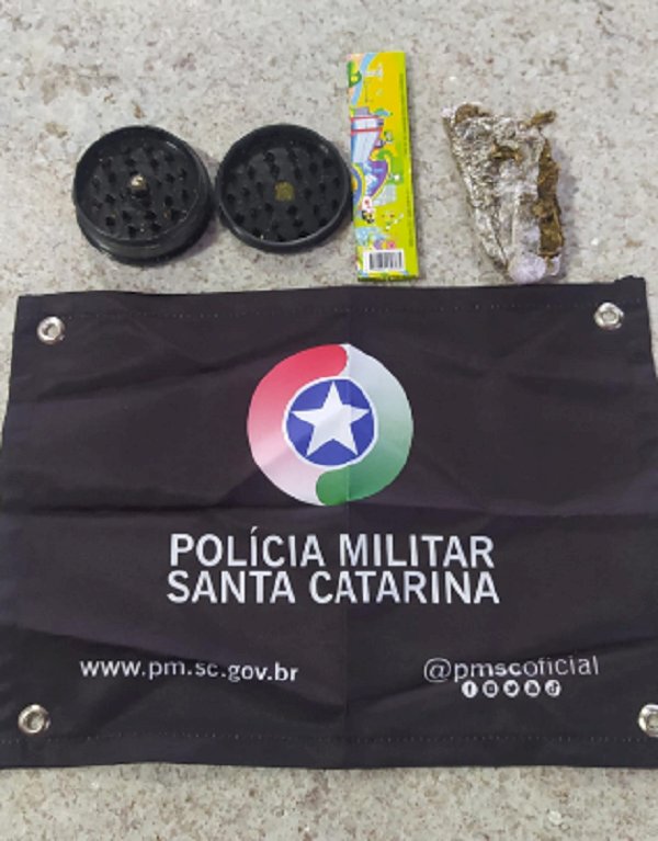 Polícia apreende droga em veículo abordado na SC-163