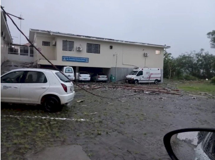 Vendaval arranca o telhado de Hospital