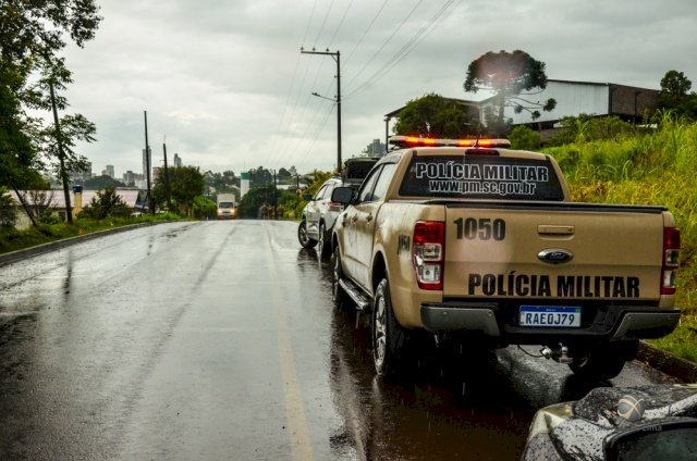 Homem com diversas passagens é flagrado com faca de aproximadamente 20cm de lâmina em SMOeste