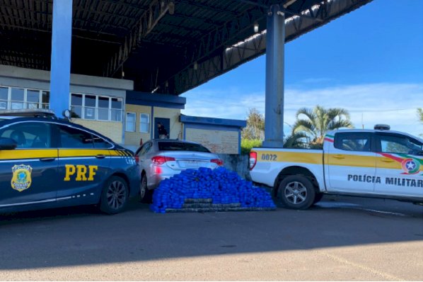 Polícia recupera carro roubado e apreende 300 quilos de maconha no Oeste