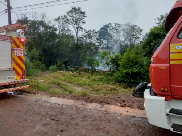 Incêndio destrói galpão agrícola em São João do Oeste