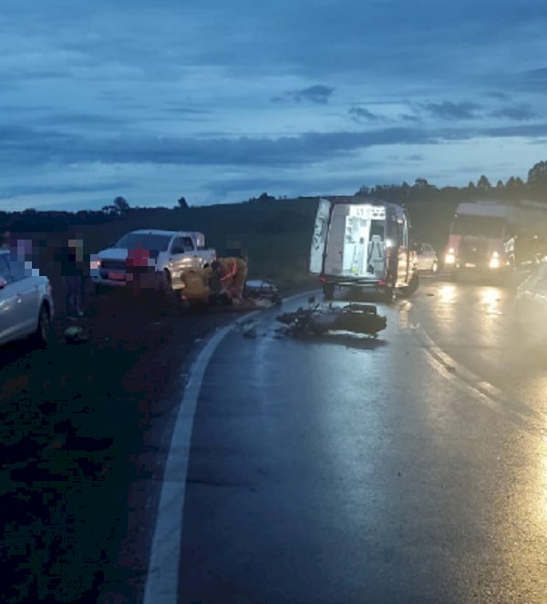 Colisão envolve carro e moto na SC-163