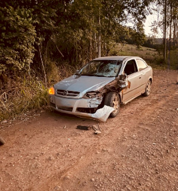 Colisão entre carro e motocicleta deixa homem gravemente ferido no interior de Mondaí