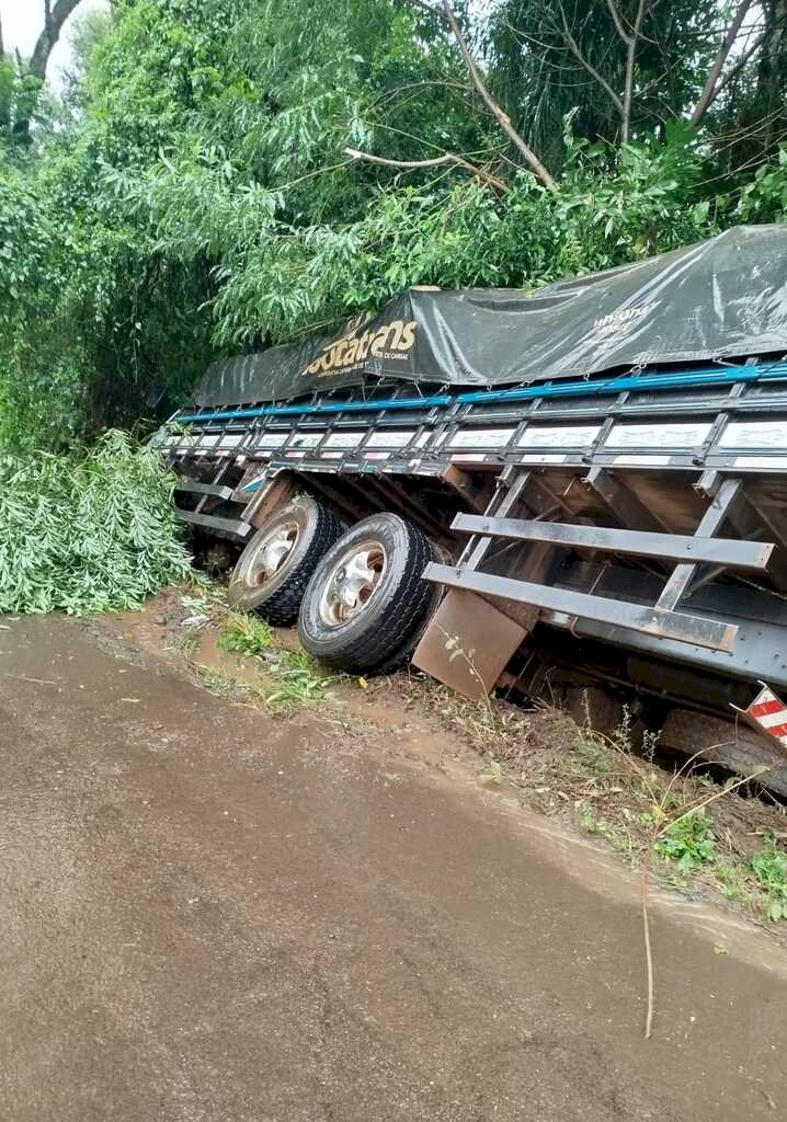 Dois acidentes de trânsito são registrados nesta terça-feira na BR 282