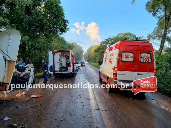 Acidente envolvendo caminhão da Banda Corpo e Alma deixa uma pessoa morta na ERS-342