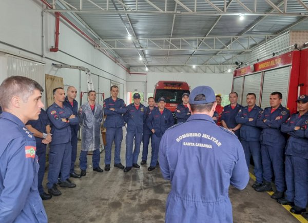 SC envia bombeiros e embarcações para auxiliar vítimas de enchente no RS