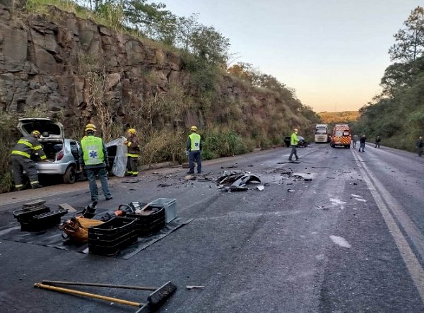 Motorista morre em colisão entre automóveis na BR-282