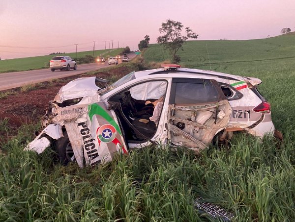 Suspeito de tentar matar companheira bate em carro da PM no Extremo-Oeste