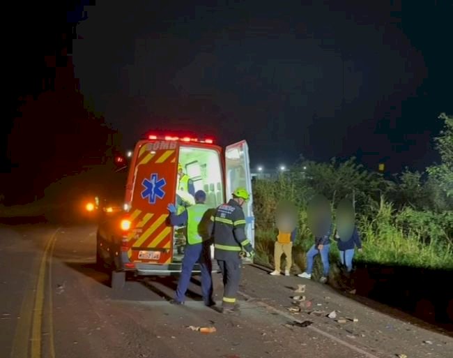 Colisão entre carro e carreta deixa dois feridos na BR-282