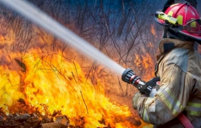 Princípio de incêndio em residência é controlado pelos Bombeiros de Mondaí