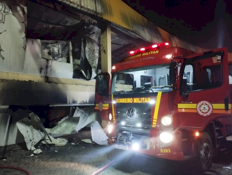 Corpo de Bombeiros Militar de Itapiranga-SC auxiliou no combate às chamas no Frigorífico Piovesan em Frederico Westphalen