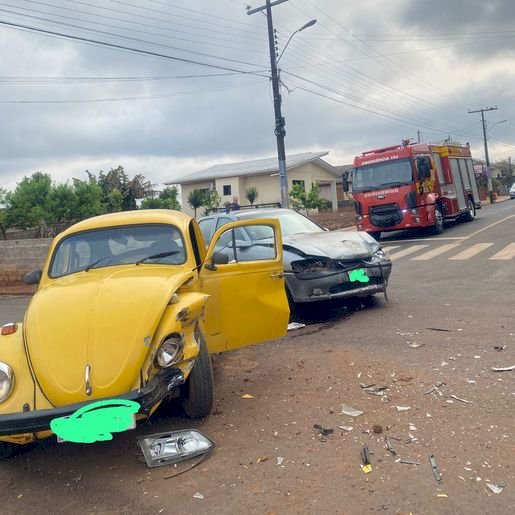 Colisão entre veículos em Iporã do Oeste deixa duas pessoas feridas