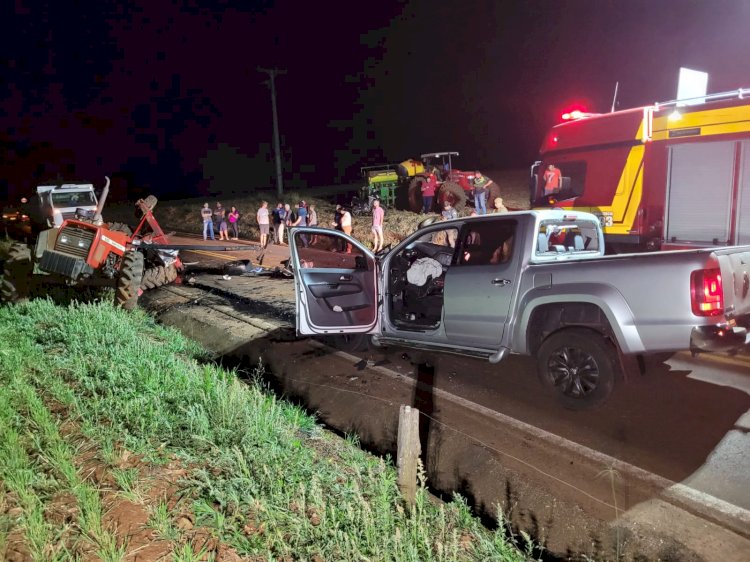 Acidente entre caminhonete e trator agrícola deixa dois feridos no Oeste de SC