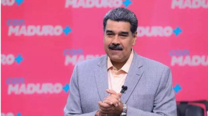 Maduro decreta adiantamento do Natal para outubro