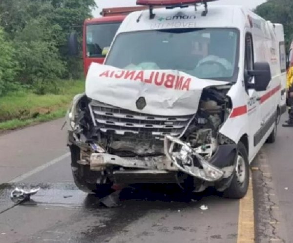 Ambulância de Descanso que levava paciente se envolve em acidente