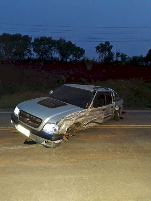 Condutor de automóvel sai ferido em colisão na BR 163 em Guarujá do Sul