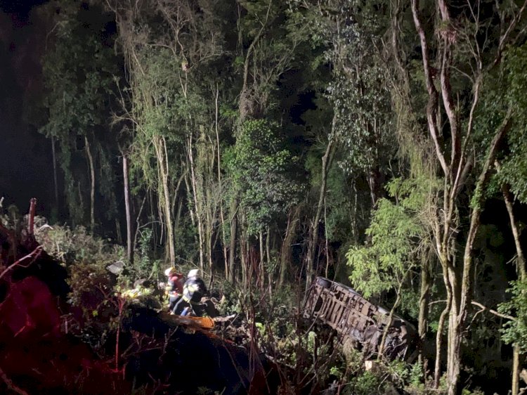 Van de banda Nave e Som se envolve em acidente deixando dez feridos no Oeste de SC