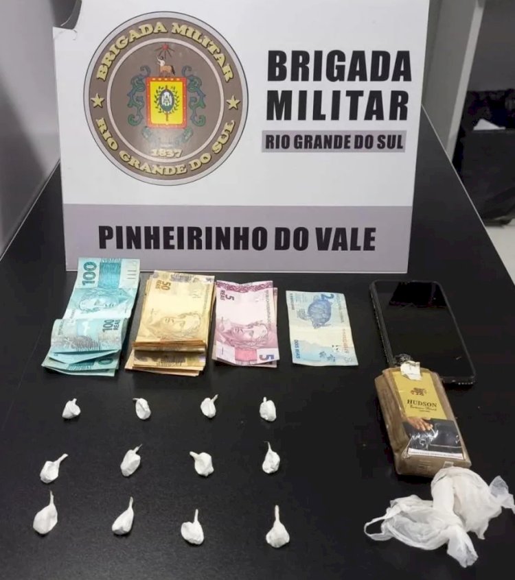 Jovem é preso por tráfico de drogas durante operação em Pinheirinho do Vale