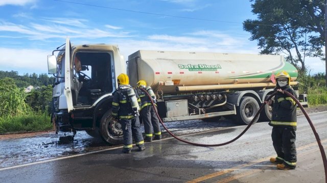 Incêndio em caminhão é controlado na SC-283 em Palmitos