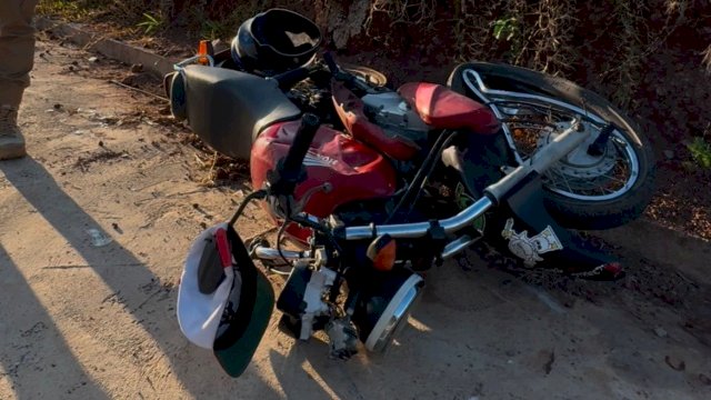 Jovens ficam gravemente feridos em acidente de moto no interior de São Miguel do Oeste