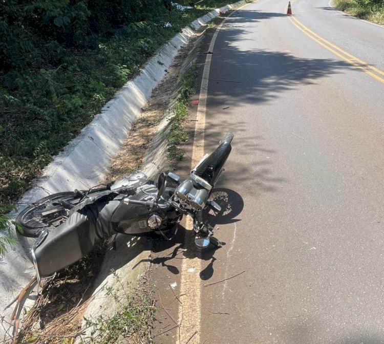 Jovens de 19 e 24 anos morrem em acidente com motocicleta no Oeste