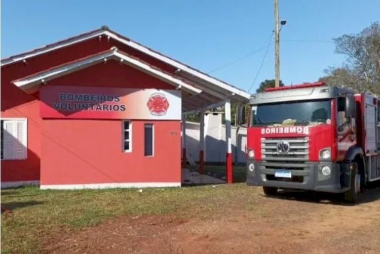 Bombeiros Voluntários atendem ocorrência em Barra do Guarita após fortes ventos e chuvas