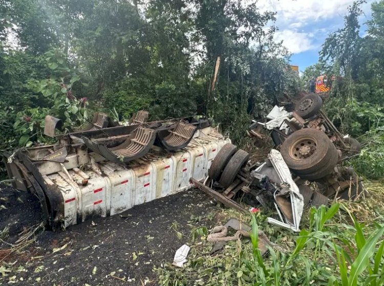 Caminhoneiro sofre ferimentos graves em saída de pista na BR-158