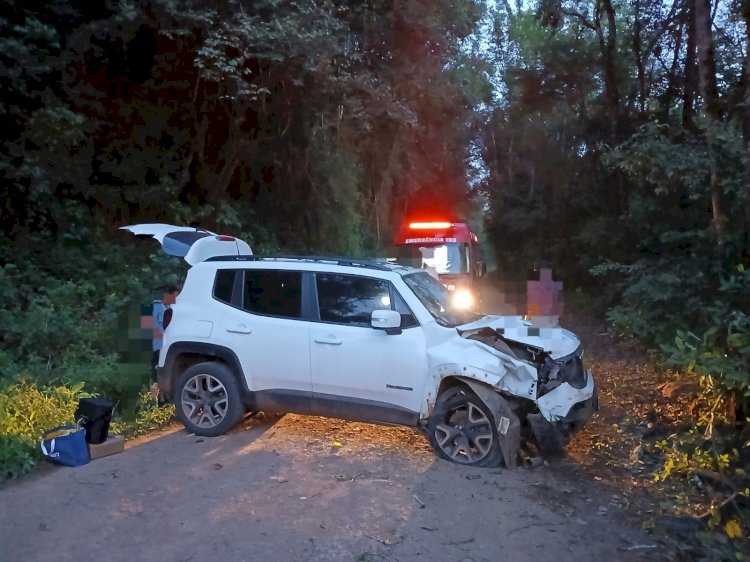 Capotamento no interior de Itapiranga deixa motorista ferido