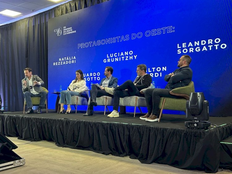 Reitor da UCEFF ministra palestra em evento de empresários