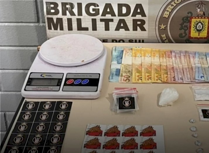 Homens são presos com porções de drogas, balança e dinheiro em Barra do Guarita