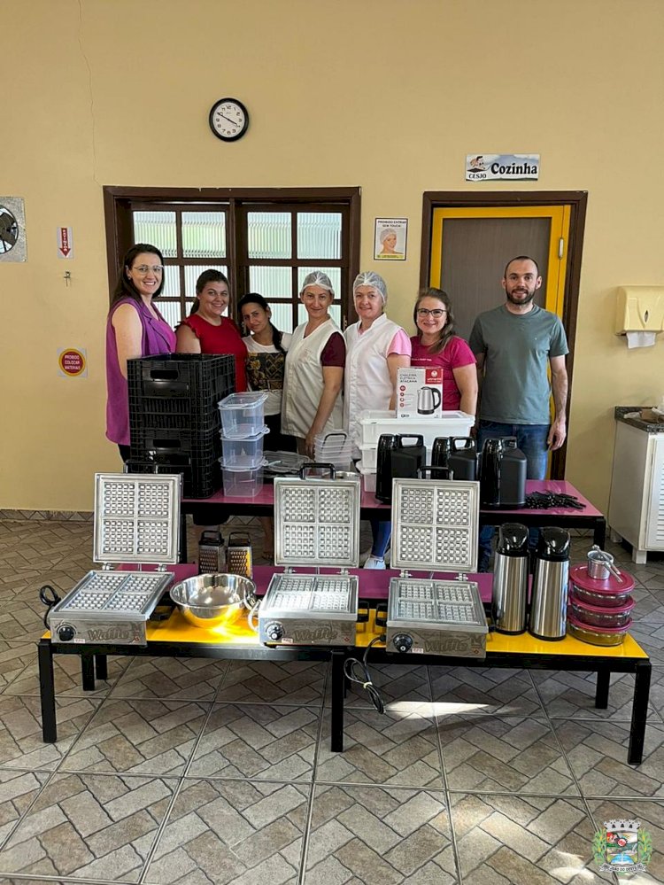 Educação contempla escolas com materiais esportivos e para uso em cozinhas em São João do Oeste